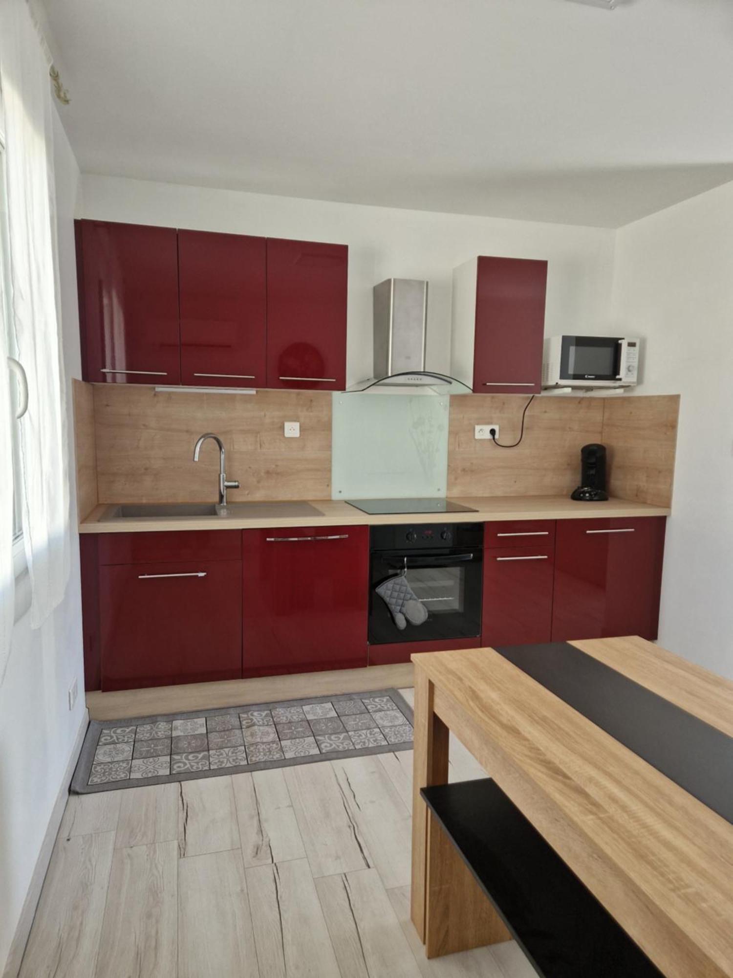 Chez Valeric Apartment Люнел Екстериор снимка