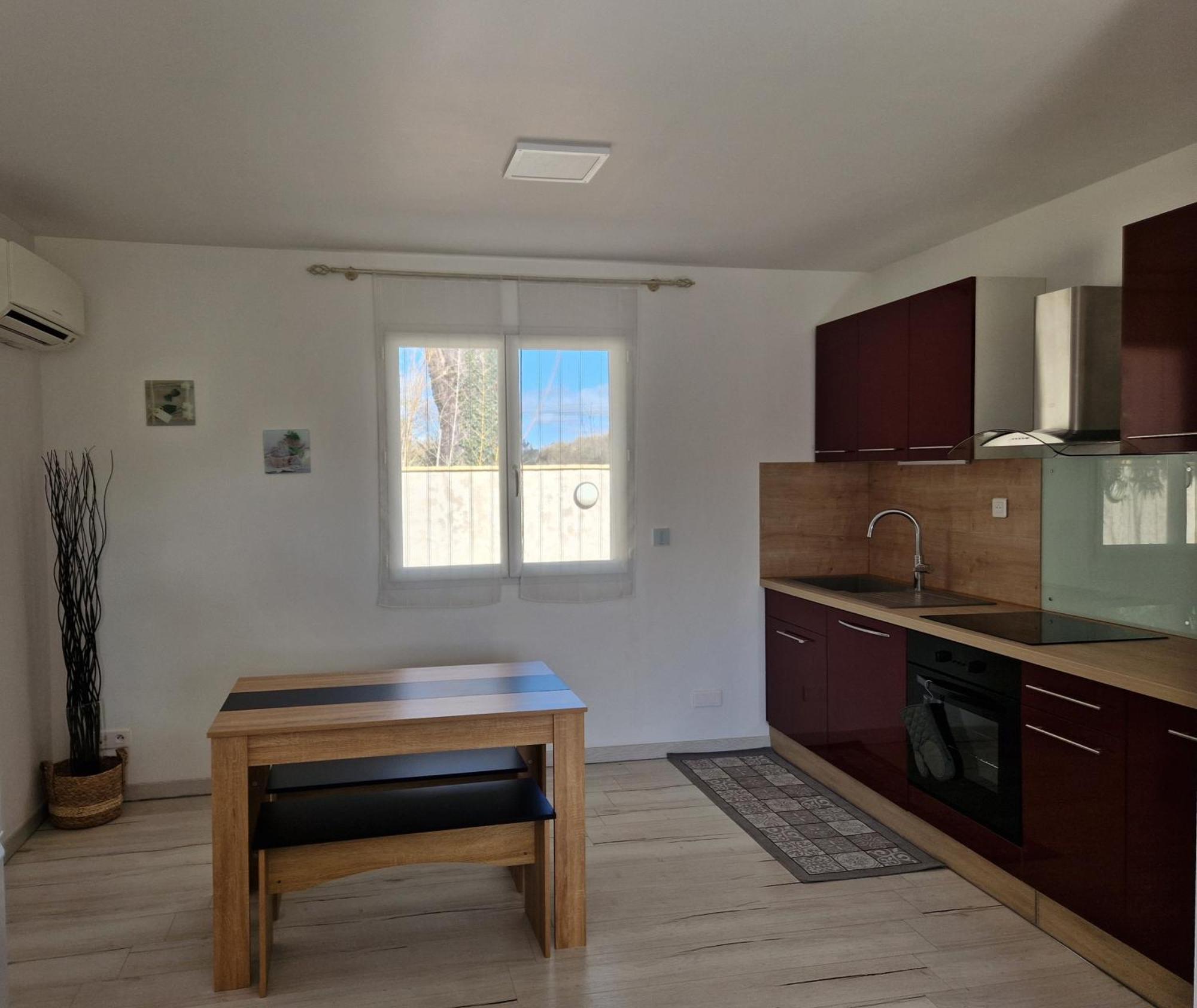 Chez Valeric Apartment Люнел Екстериор снимка
