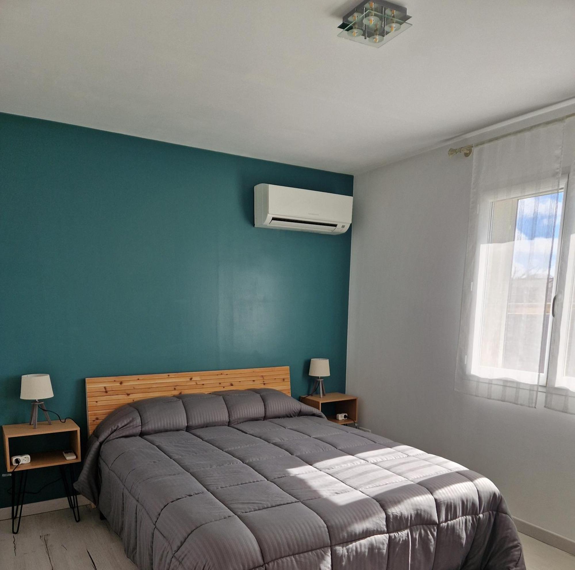 Chez Valeric Apartment Люнел Екстериор снимка